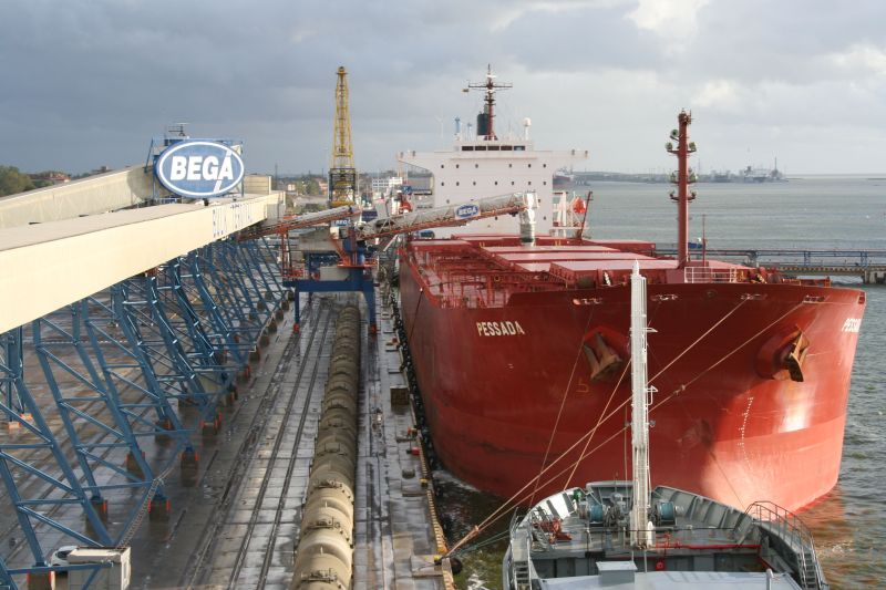 This month was marked by increasing handling rates of bulk fertilizers and containers